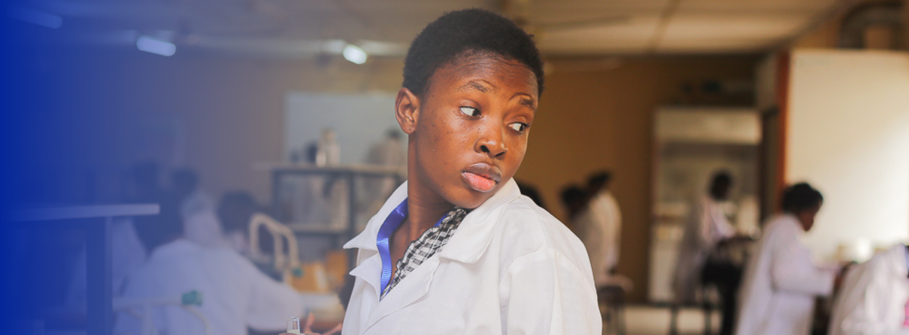 RECTEM students in a laboratory